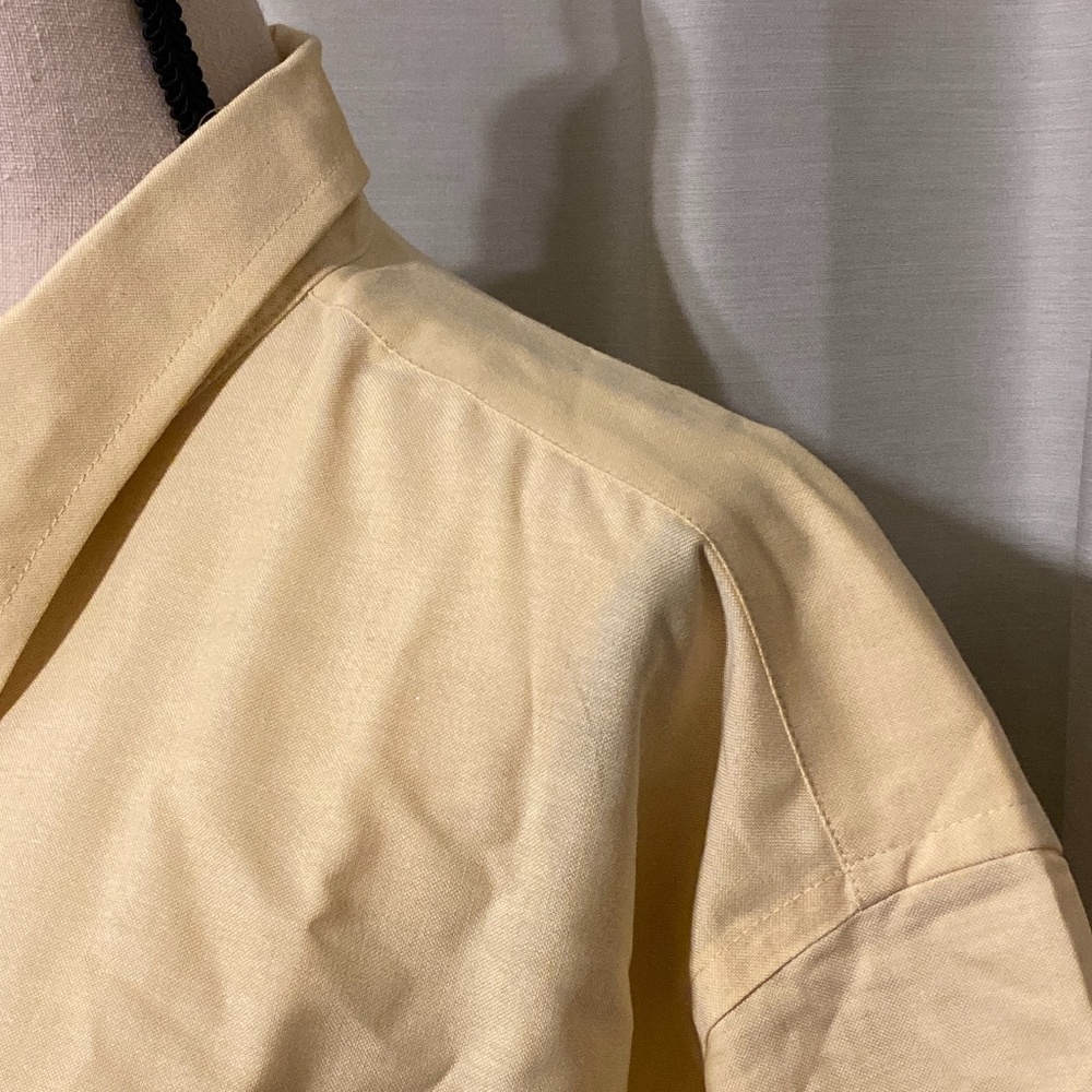 Men’s Short Sleeve Button Down - Picture 2 of 3